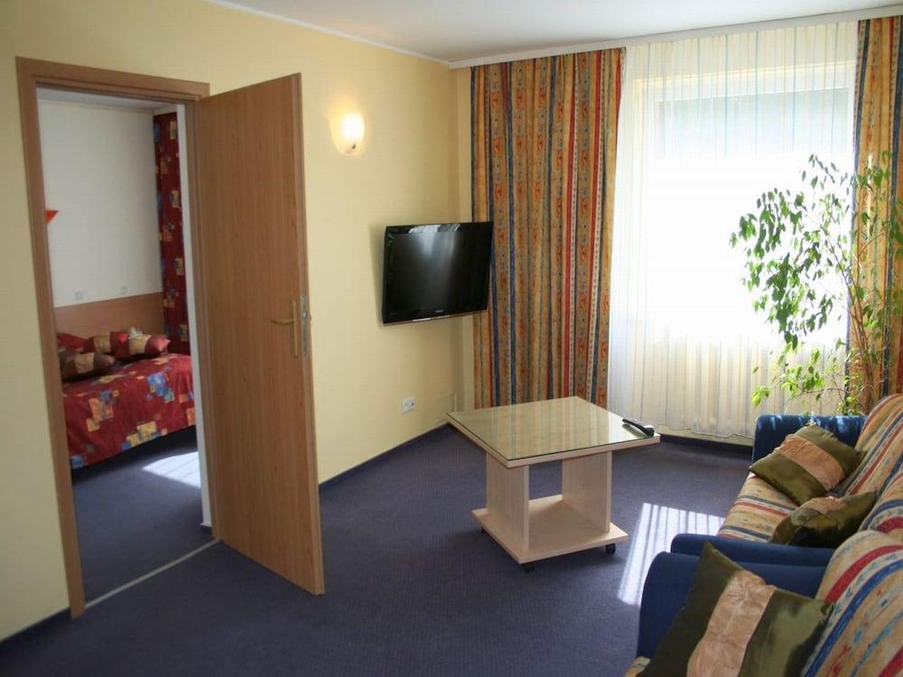 Karolina Park Hotel Vilnius Ngoại thất bức ảnh